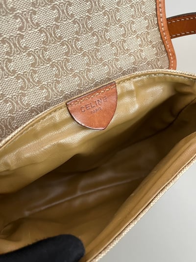 Celine迷你半月包8