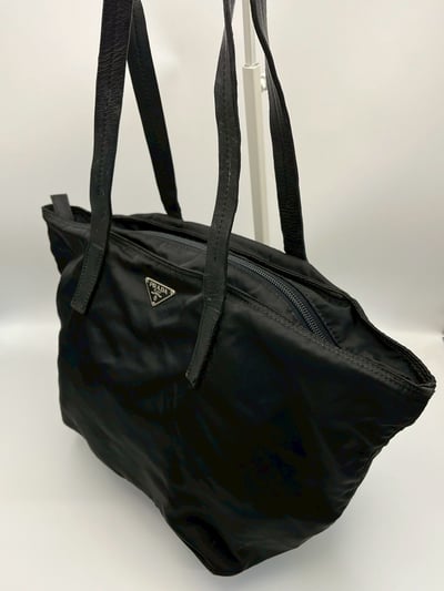 Prada尼龍水餃包5