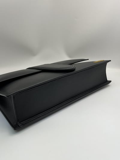 Jacquemus肩帶信封包9