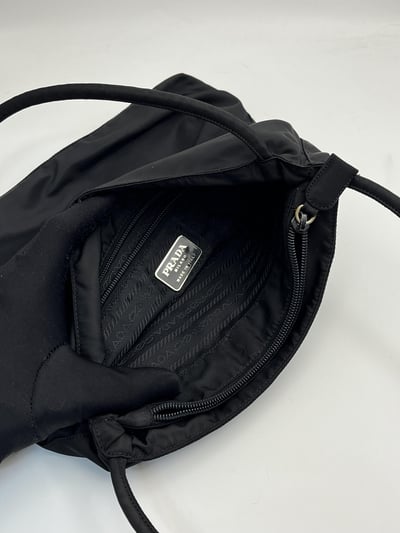 Prada尼龍托特包9