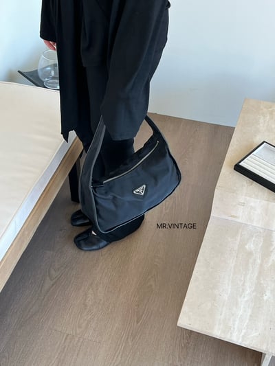 Prada尼龍腋下包2