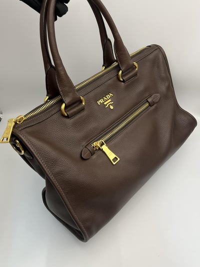 Prada托特包5