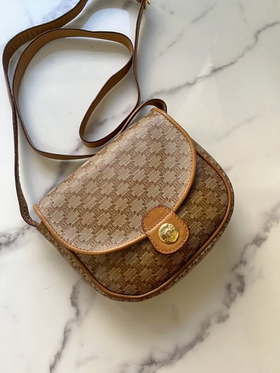 Celine迷你半月包3