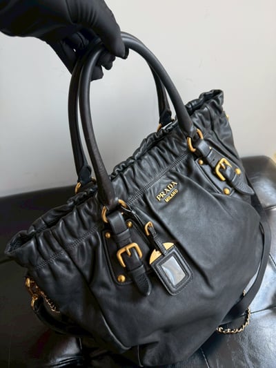 Prada托特包6
