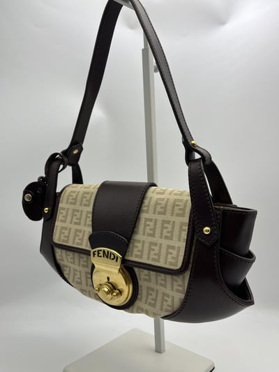 Fendi飛碟包5