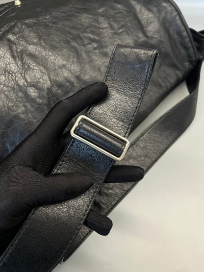 Balenciaga斜肩包11