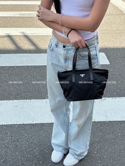 Prada尼龍水餃包1