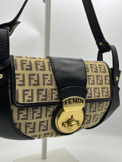 Fendi 飛碟包3