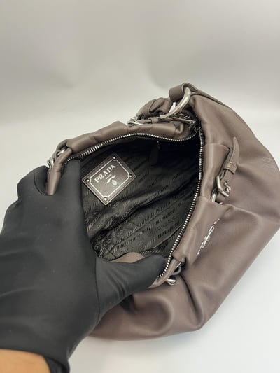 Prada 托特包9