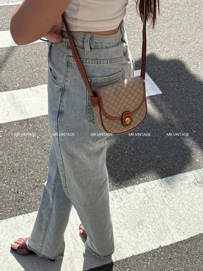 Celine迷你半月包1