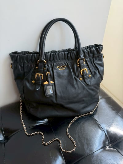 Prada托特包4