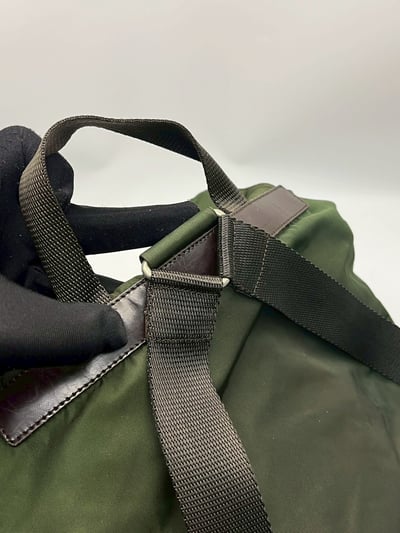 Prada尼龍降落傘包4