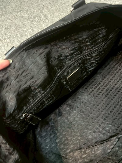 Prada尼龍旅行袋11