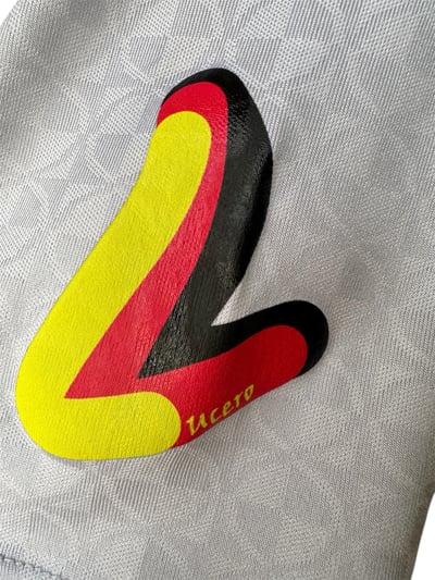 大螺旋槳 菱圓形圖案印花-POLO衫短袖上衣-手袖徽章三色-灰（男） 3