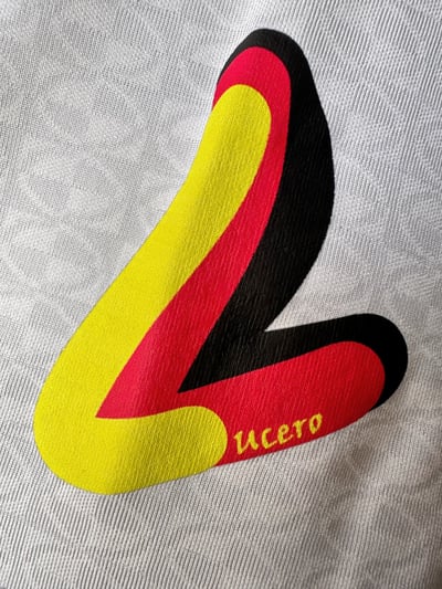 小螺旋槳 菱圓形圖案印花-POLO衫短袖上衣-手袖徽章三色-灰（男）4