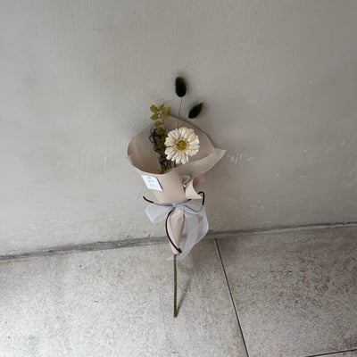 單支永生非洲菊葉材花束1