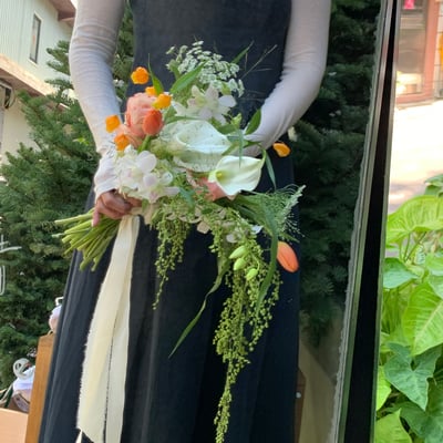 手臂式捧花 - 橘白色系1