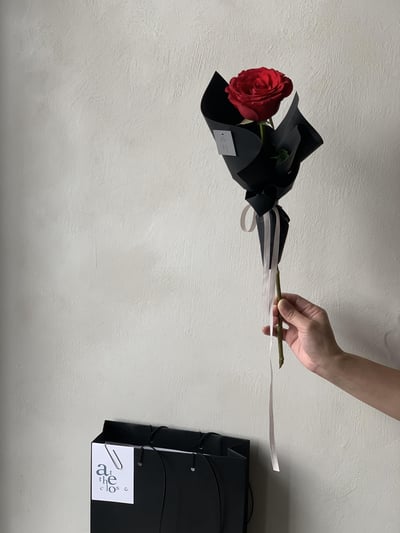 單支紅玫瑰花束-黑色包裝2
