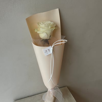 單支白色玫瑰花束2