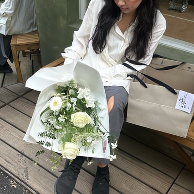 白綠色系花材混合花束-立體包裝4