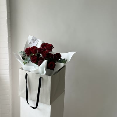 16 支紅色玫瑰混合花束7