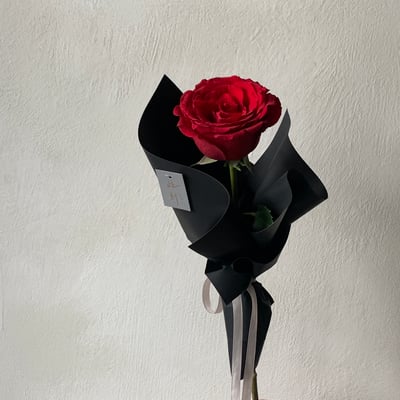 單支紅玫瑰花束-黑色包裝1