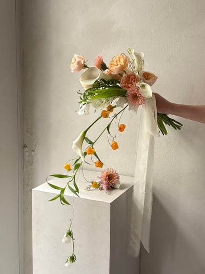 手臂式捧花 - 橘白色系4