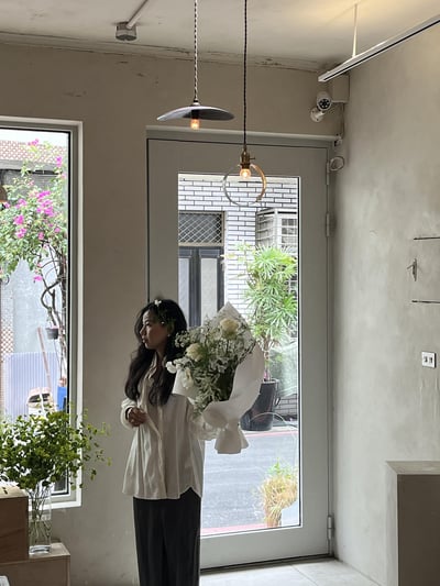 白綠色系花材混合花束-立體包裝2