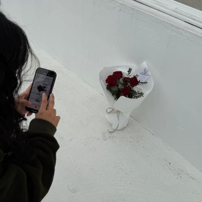 5 支紅色玫瑰混合花束4