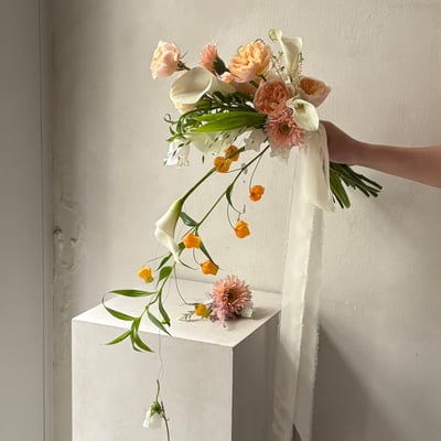 手臂式捧花 - 橘白色系3