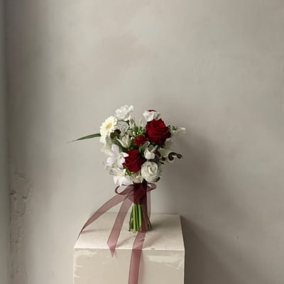 韓式橢圓捧花 - 紅白色系1