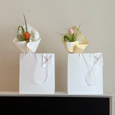 單支染焦糖鬱金香葉材花束4