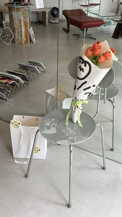 Six Orange Tulips Bouquet (White)4