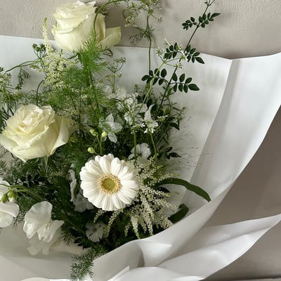 白綠色系花材混合花束-立體包裝3