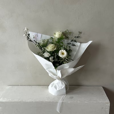 白綠色系花材混合花束-立體包裝8