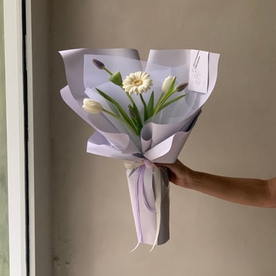 紫白色鬱金香＋非洲菊花束1