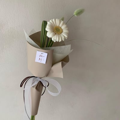 單支非洲菊葉材花束1