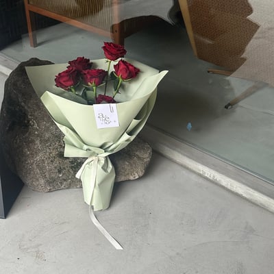 7 支紅玫瑰花束-綠色包裝3