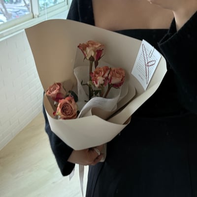 5 支卡布玫瑰花束2