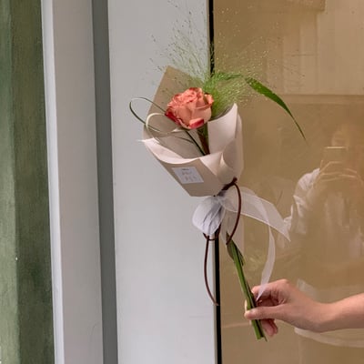 單支卡布葉材玫瑰花束1