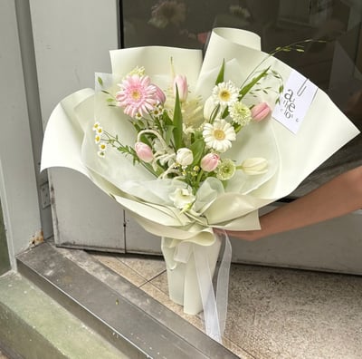 粉白鬱金香混合花束2
