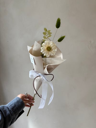 單支永生非洲菊葉材花束2