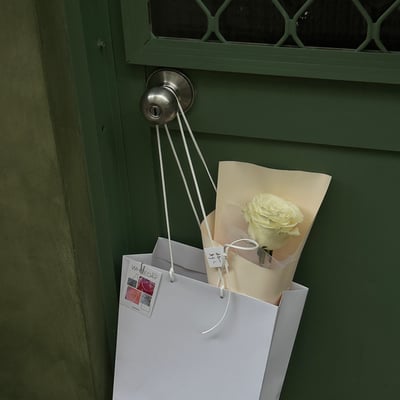 單支白色玫瑰花束1