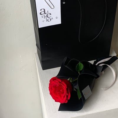 單支紅玫瑰花束-黑色包裝3