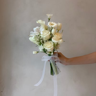 韓式橢圓捧花 - 白綠色系1