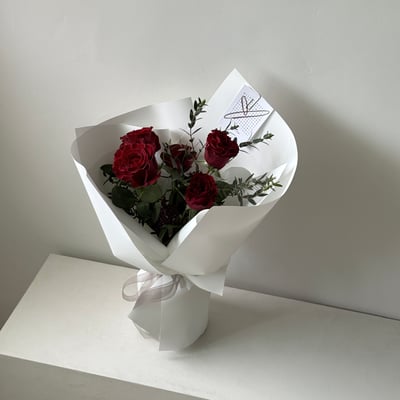 5 支紅色玫瑰混合花束2