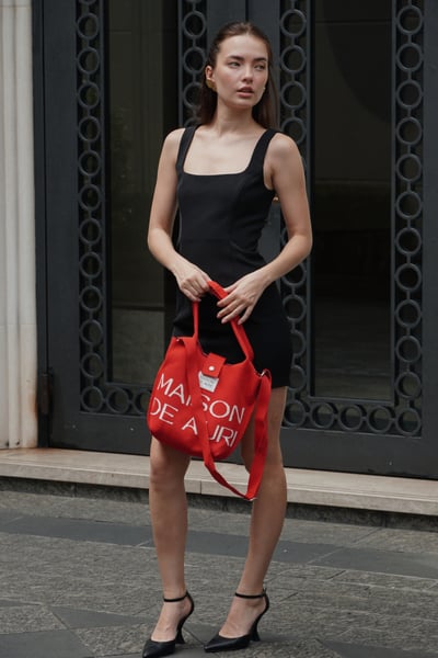 Poche Sport Red 紅焰斜背口袋包7