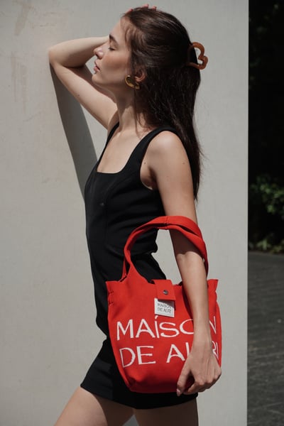 Poche Sport Red 紅焰斜背口袋包3