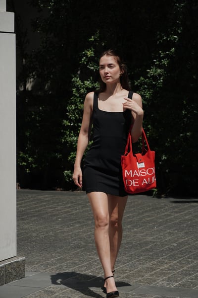 Poche Sport Red 紅焰斜背口袋包9