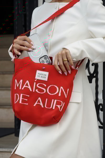 Poche Sport Red 紅焰斜背口袋包12